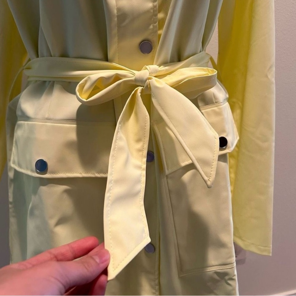 Rains Curve W Jacket in Straw Size: Medium NWT - Picture 3 of 10